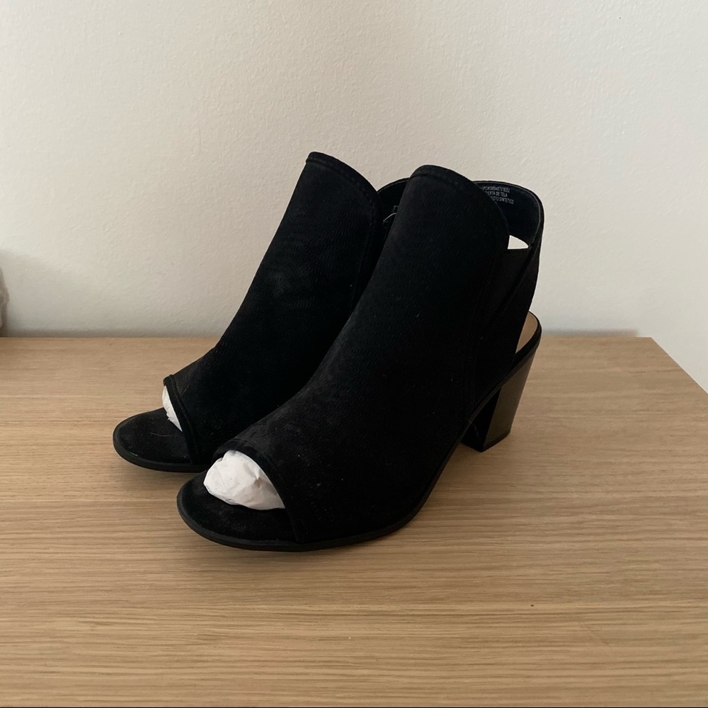 Brand new heeled sandal